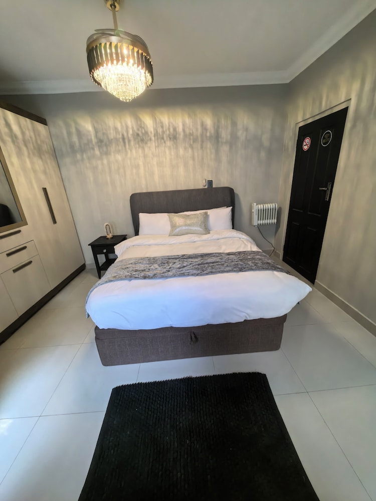 Bryanston Palms Accommodation