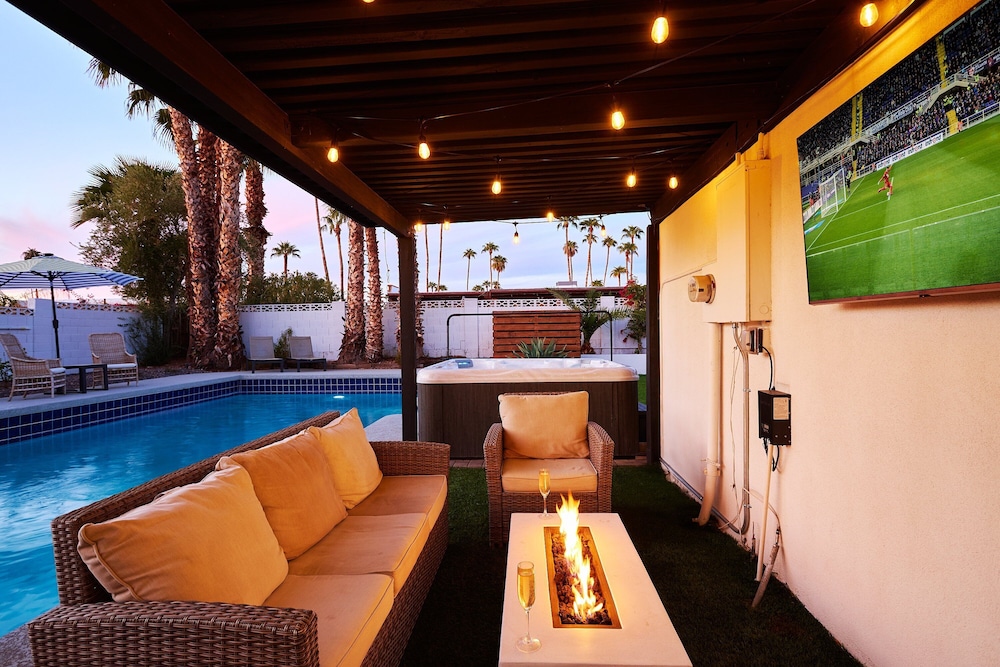 Desert Rose-hot Tub-pool Heat Avail-fire Pit-golf!