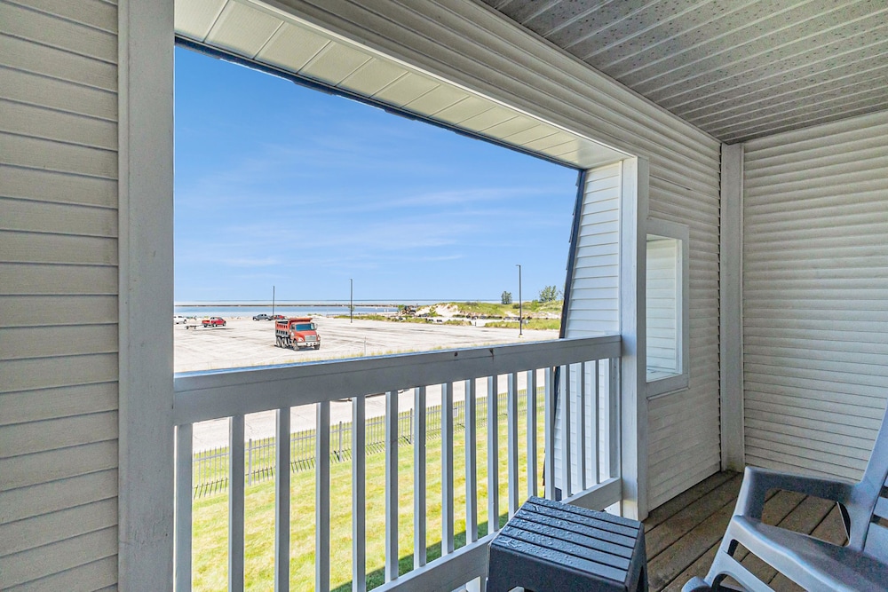 Snyder's Shoreline Inn