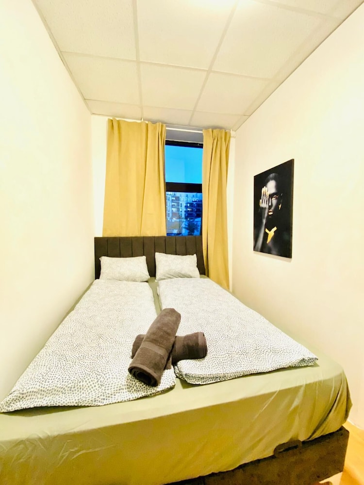 Cozy 3 Bedroom Apartment in Quiet Area