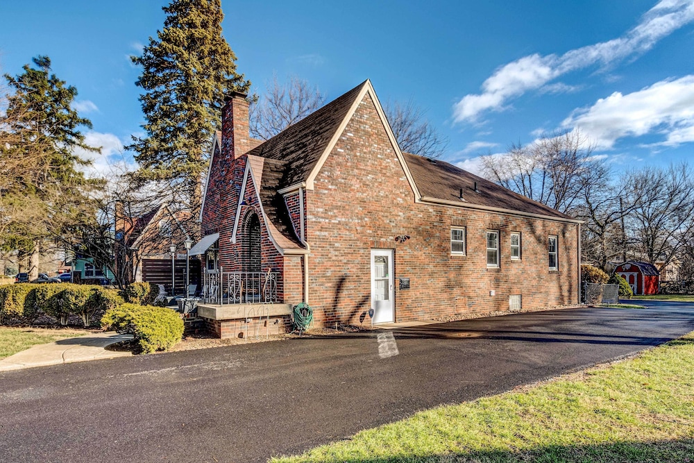 Idyllic Home Near Indianapolis Motor Speedway view 2