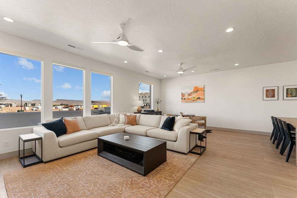 Country Is Cool Again 5 Bedroom Townhouse