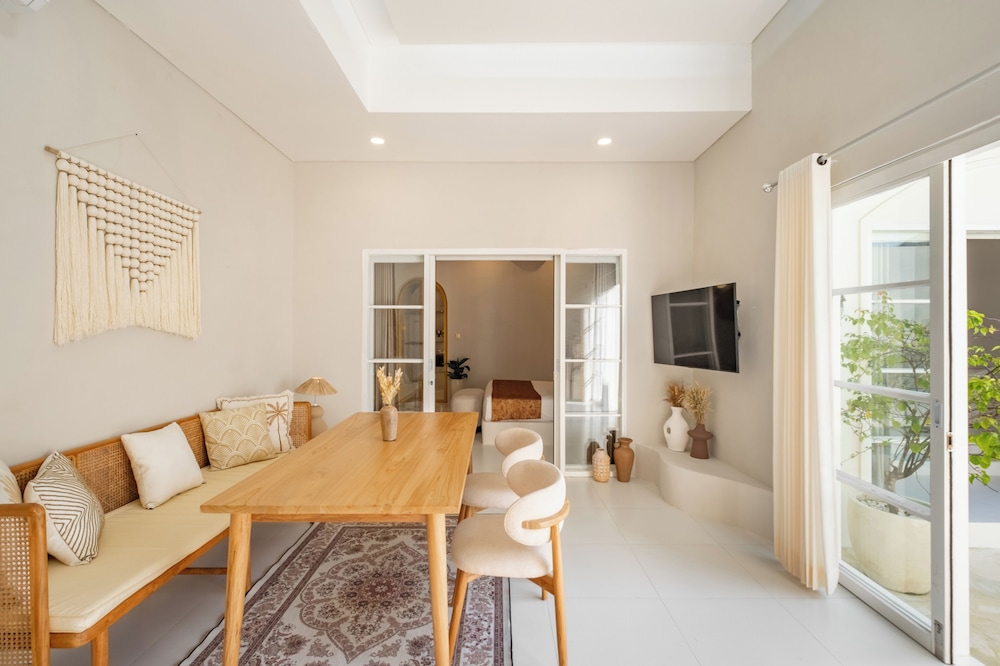 Private Pool Villa Ahana by OriVista