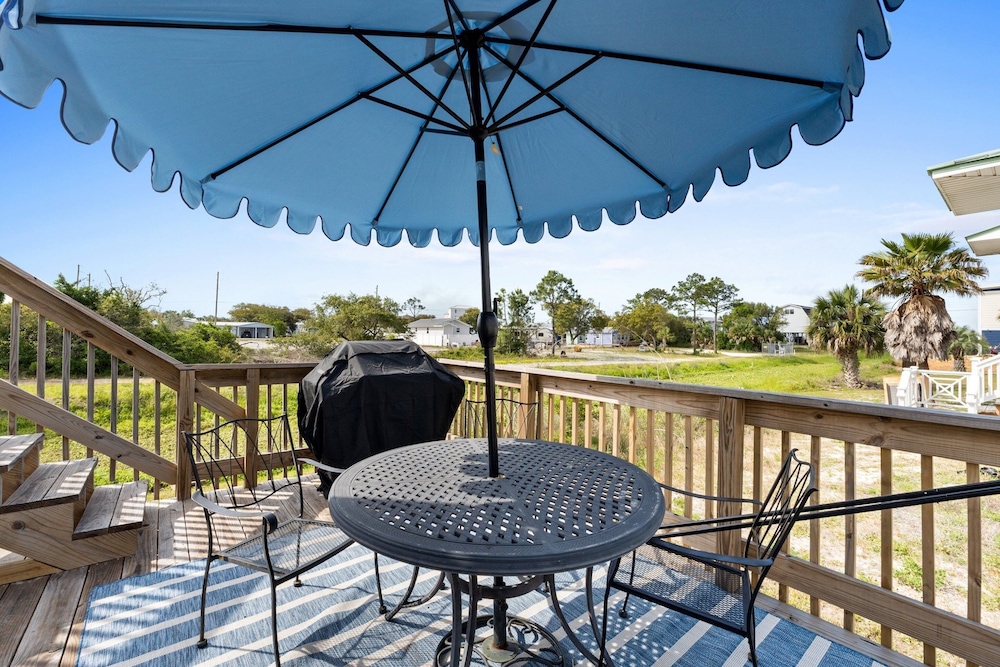 Pet Friendly Beach House - Hakuna Matata