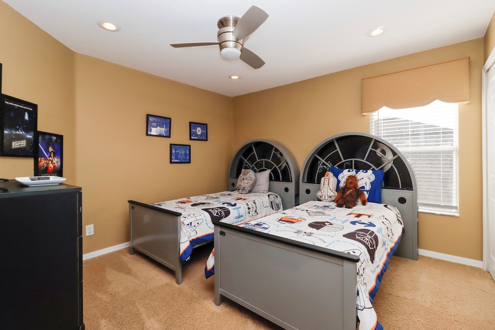 7 Bedrooms Perfect For Large Families Or Groups!