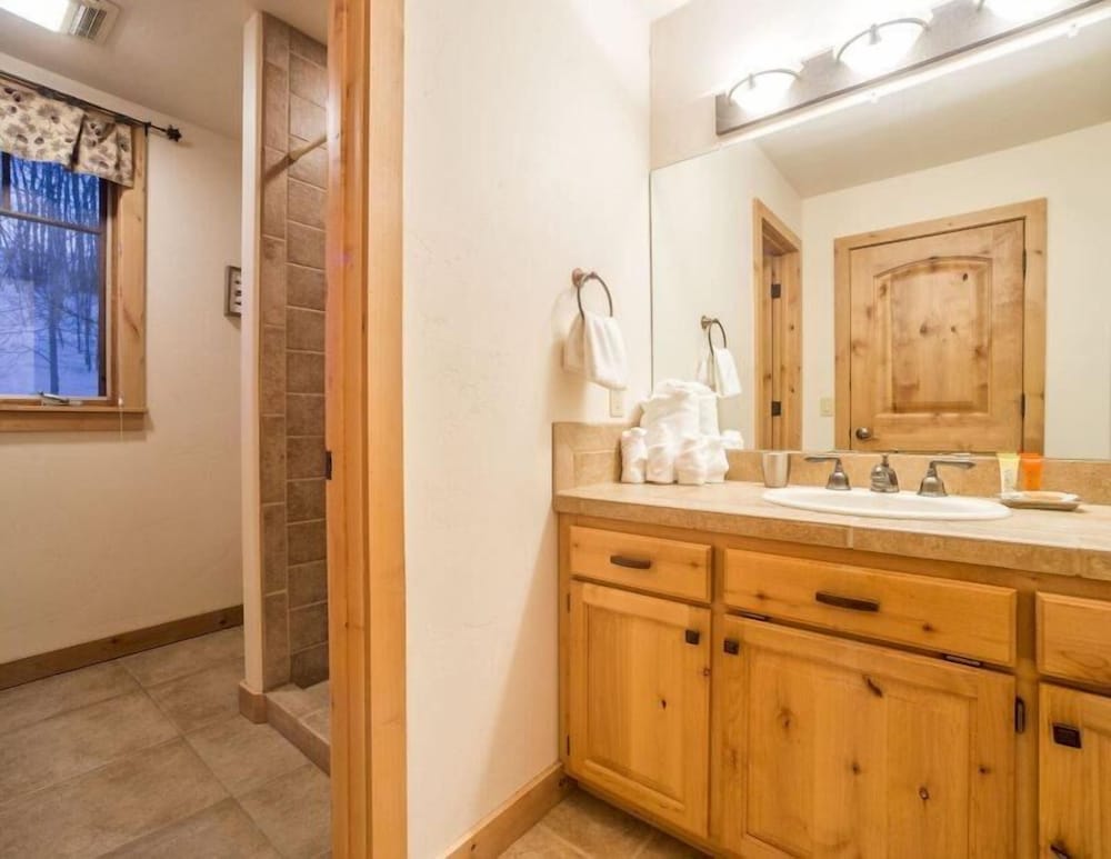 Aspen View Lodge 4 Bedroom Apartment by Key to the Rockies