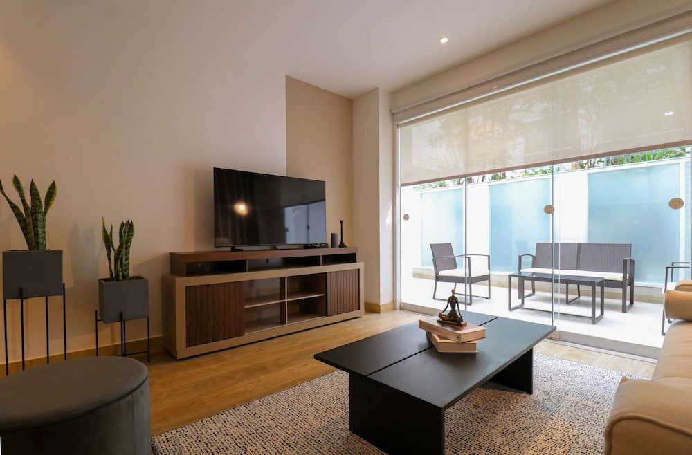 w Stunning 1BR Near Malecon in Barranco