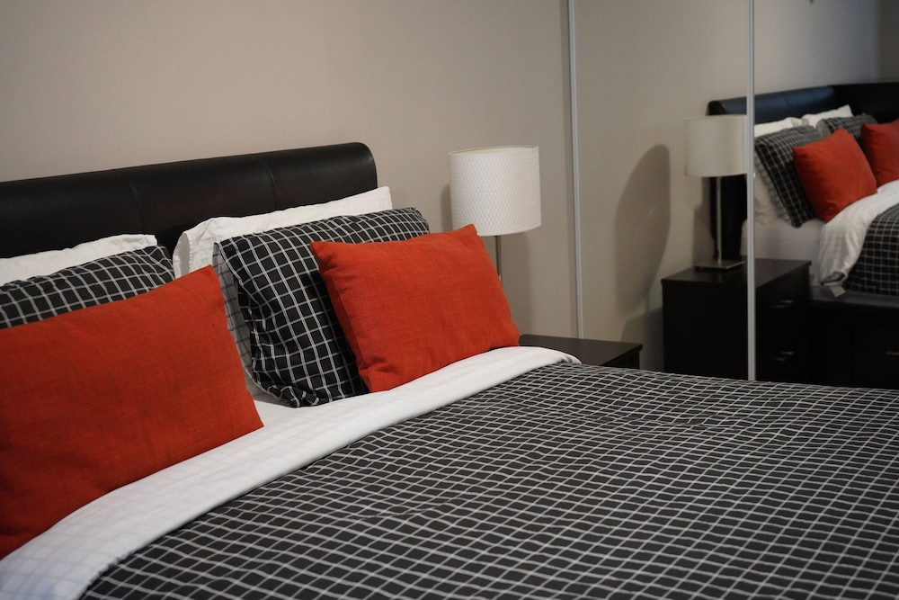 Living Suites Toronto Convention Centre - Image 5