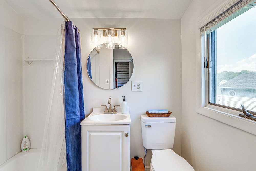 Fish & Ski: Lakefront Retreat By Mt Southington