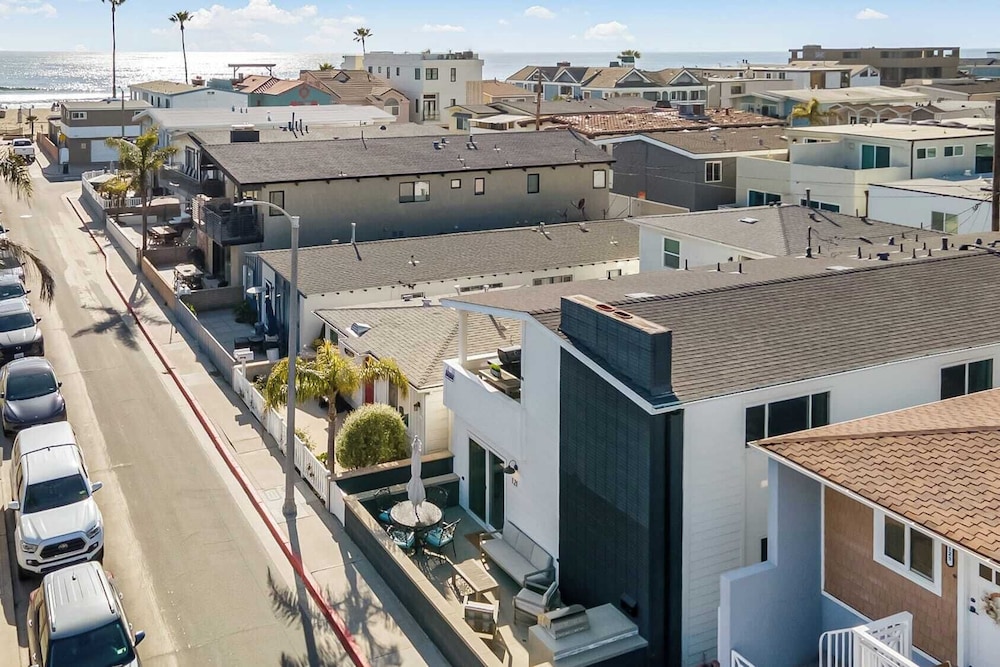 Coastal-chic Newport Stay Steps to the Beach, Dining & Boardwalk Optional Add-on Unit