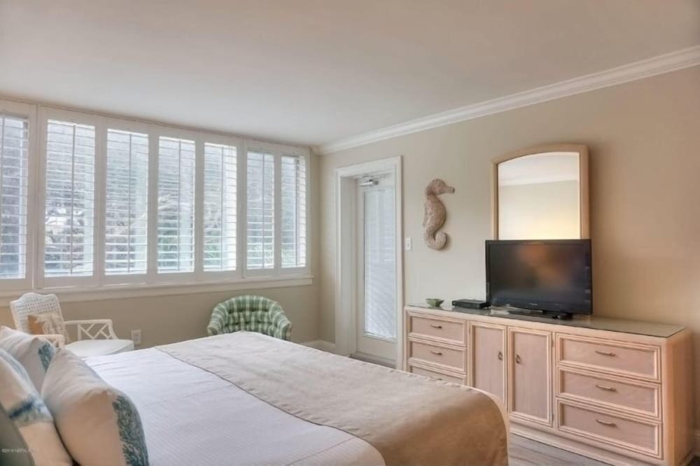 1141 Beachwalker view 4