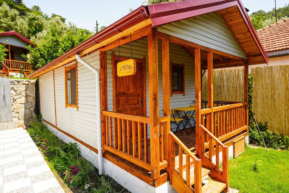 Nora Villa Bungalows