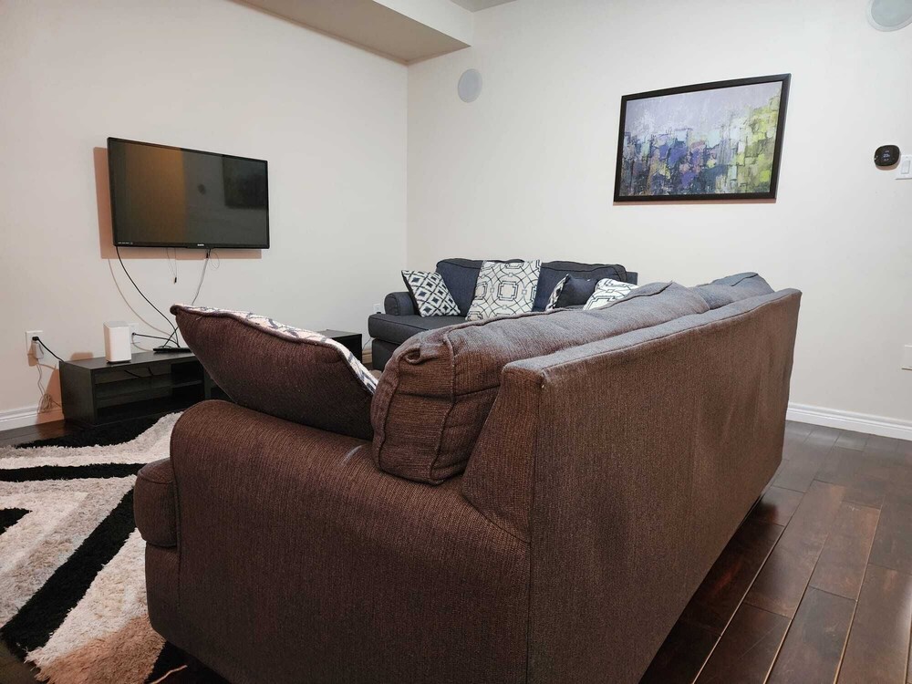 Kitchener Vacations - Beautiful Three Bedroom House - Property Image 9