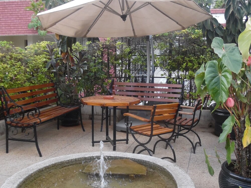 Samra Court photo 4