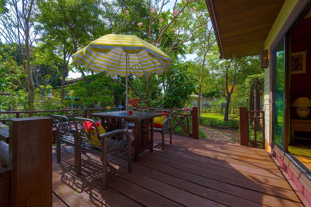 Fantastic Resort Near Town Location BS88
