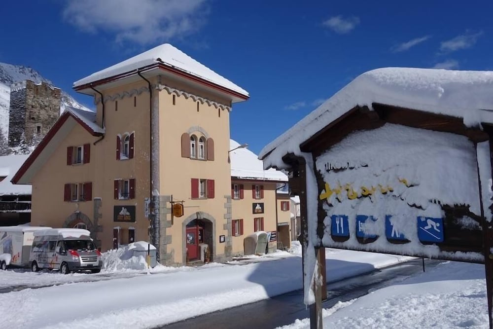 Hotel Sust lodge - Image 1