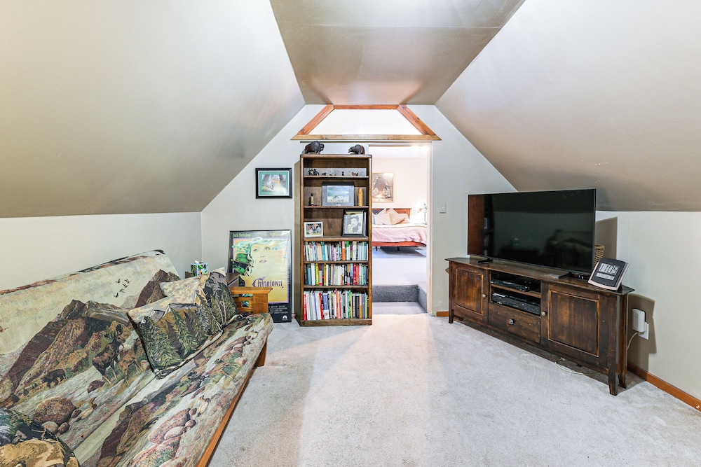 'wagon Wheel Hideaway' Near Fishing in Creede!