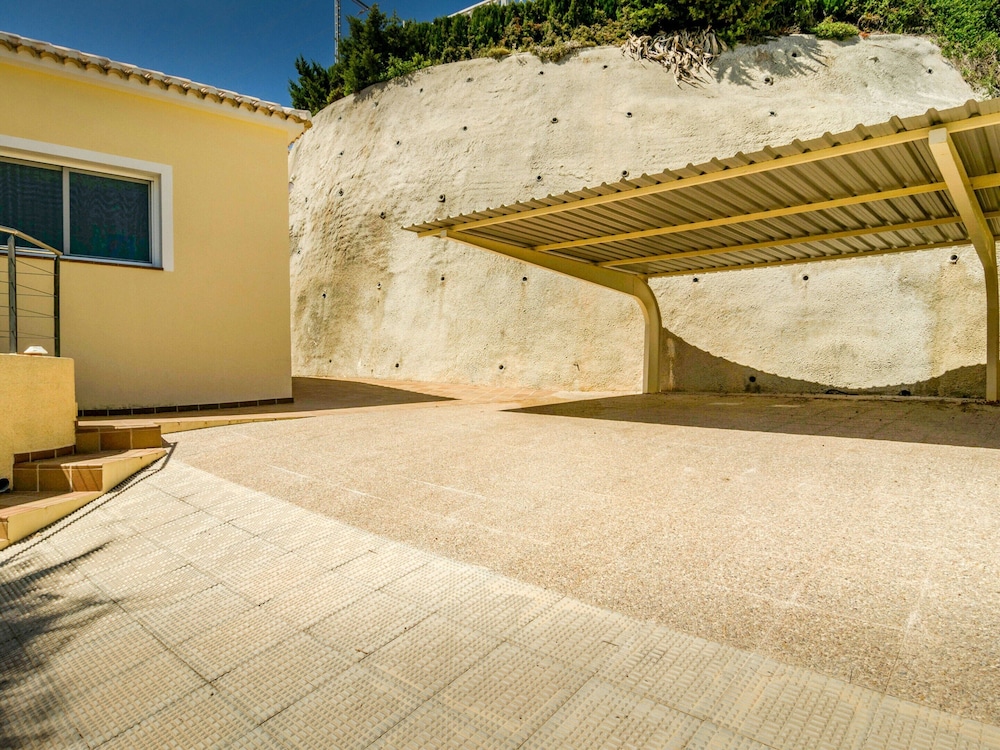 Coastal Villa With Pool photo 2