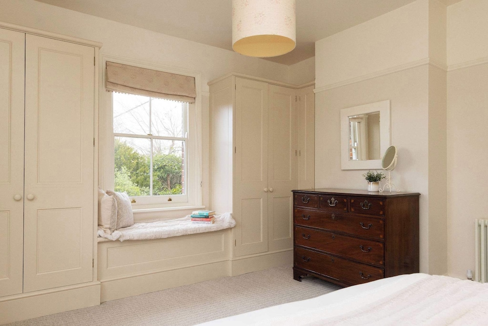 Victorian House Sleeps 14 Pool and Gardens