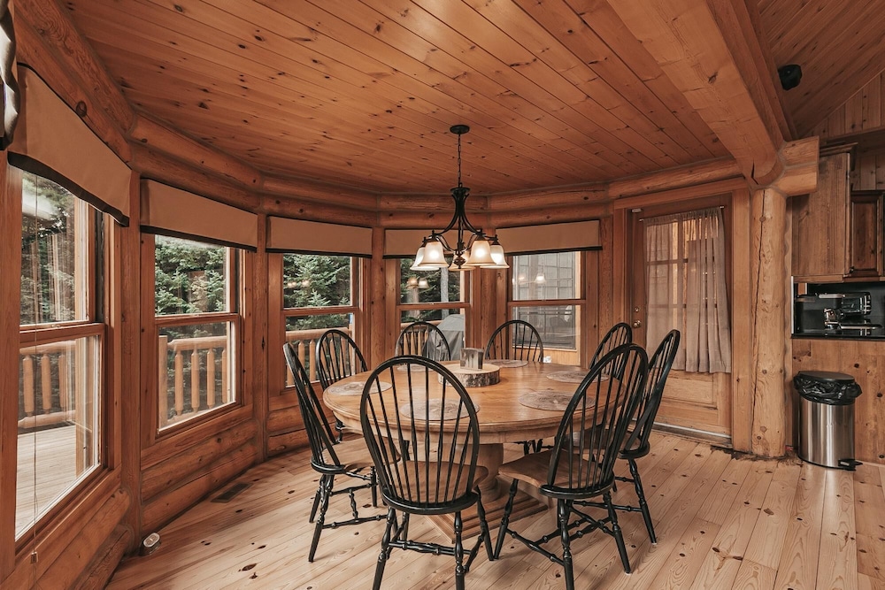 Harfang 51 - Stunning log Cottage With Private hot tub Pool and Scandinavian dry Barrel Sauna