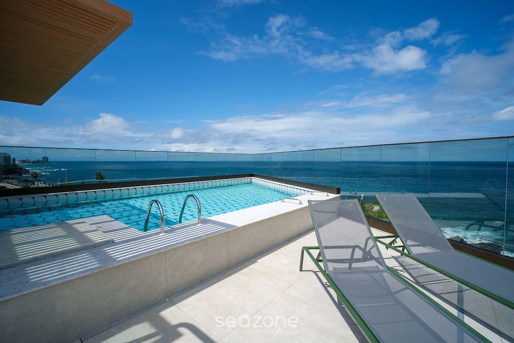 Beachfront Building With Swimming Pool in Barra in SSA - SPB