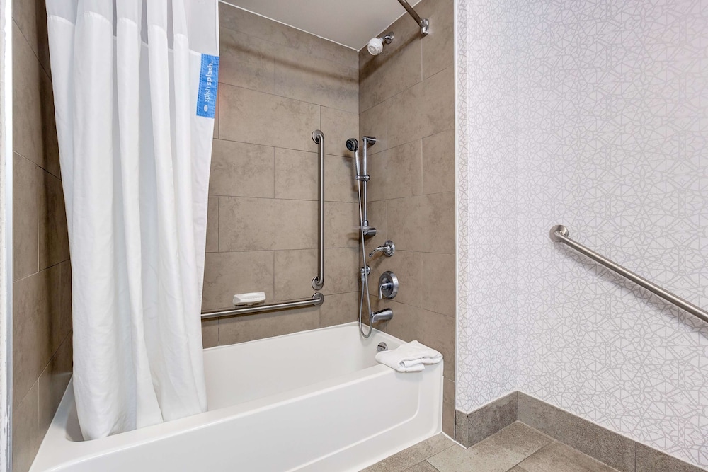 Brantford Vacations - Hampton Inn  Suites by Hilton Brantford Conference Centre - Property Image 5