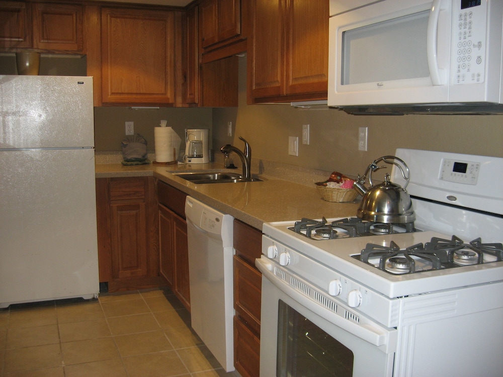 Lake Tahoe Vacations - Beachcomber Inn - Property Image 15