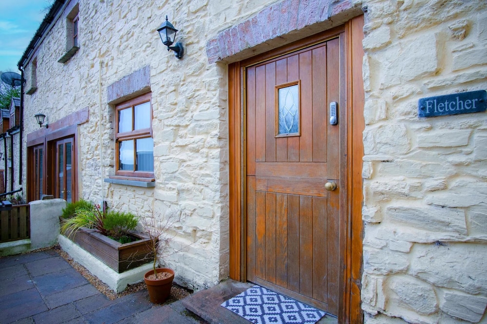 Fletcher Coach House - 3 Bedroom Cottage - Pendine