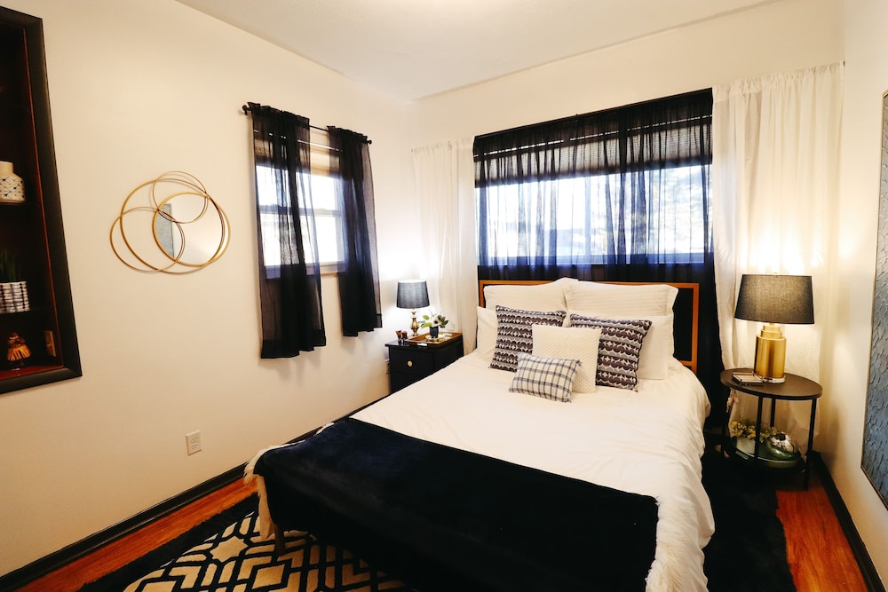 Omaha Vacations - Charming Omaha Retreat - Near Zoo Downtown 3 Bedroom Home by RedAwning - Property Image 19