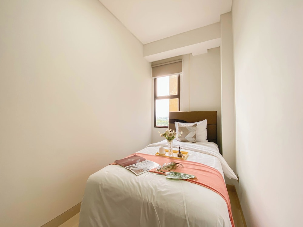 Modern Look 2BR Corner Transpark Cibubur Apartment