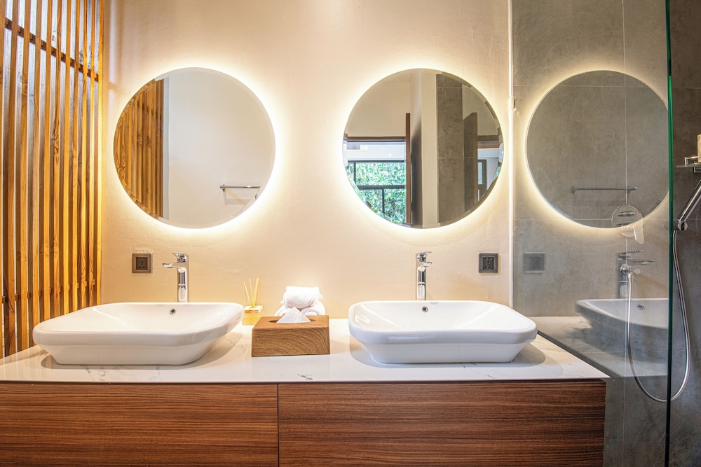 Elegant 5BR Canggu Villa 400m to Pristine Beach