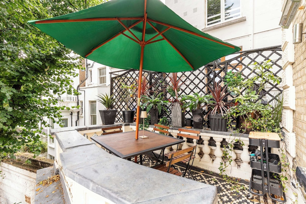 Classic Victorian Flat With Terrace