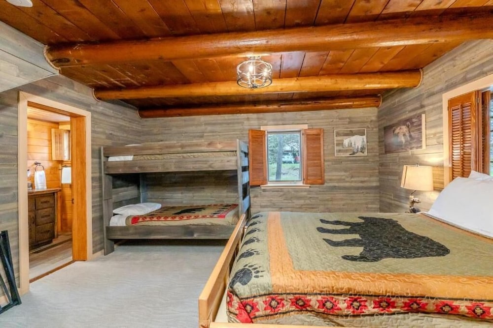The Moose Bunkhouse