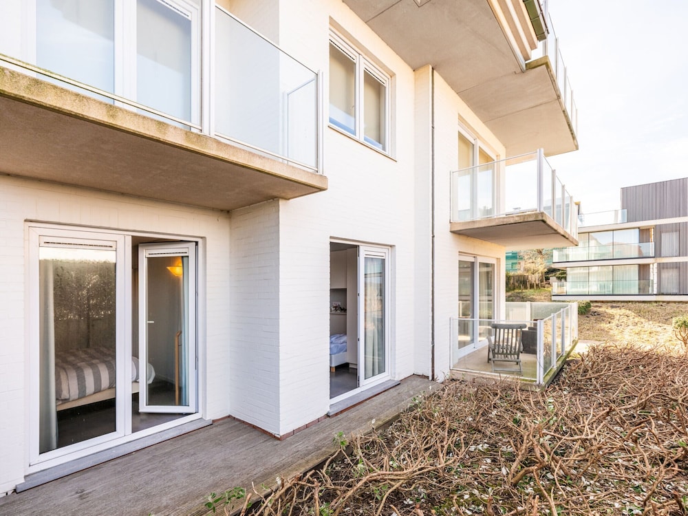 Gold 01 Within Walking Distance of the Beach