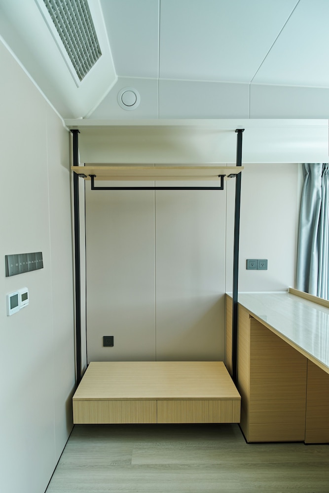 Roka Hotel