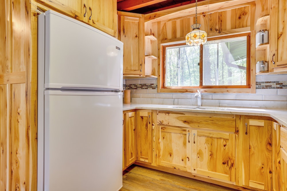 Hatfield Family Home on Lake Arbutus: Boat & Hike