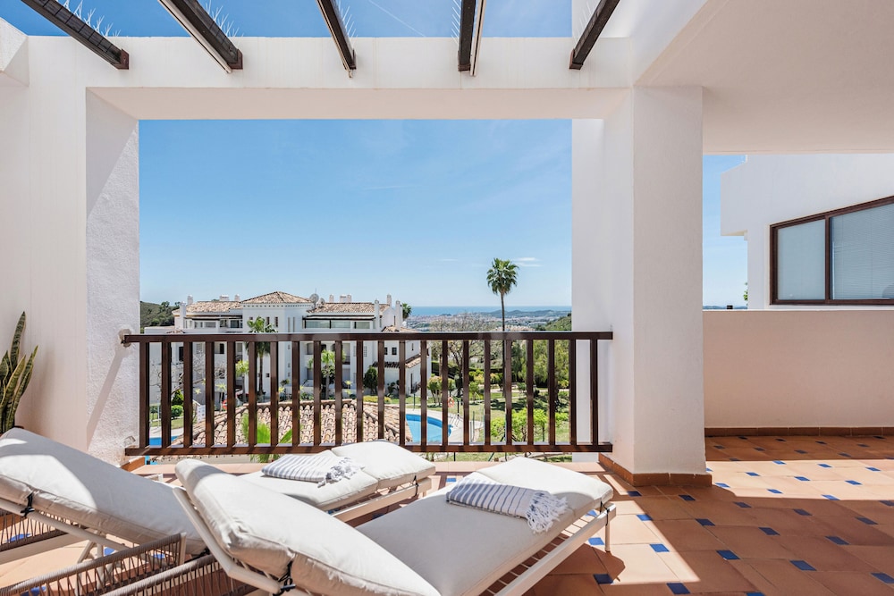 Incredible Apartment With sea Views and Balcony