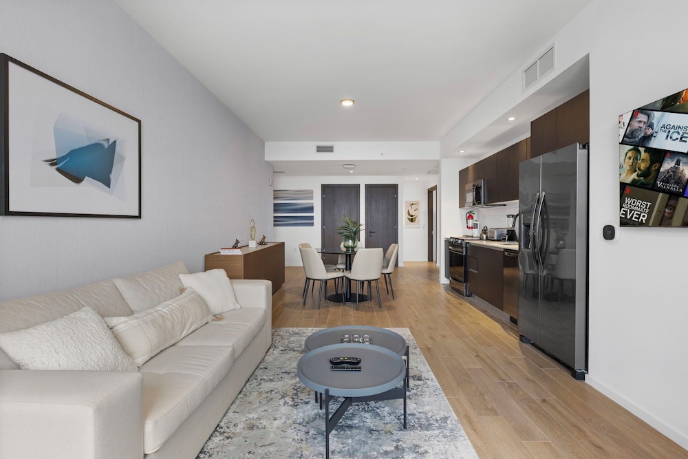 Luxury Spacious Condo at Downtown Miami