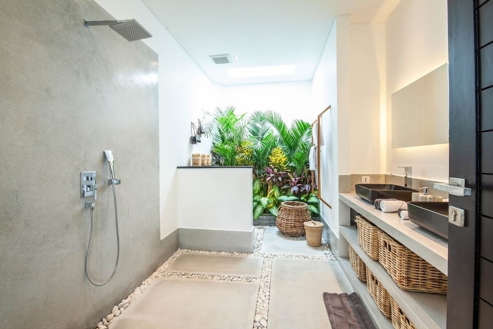 Contemporary 4BR Villa, 400m to Canggu Shore