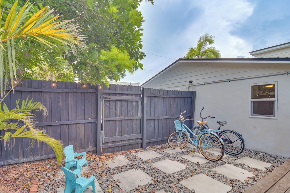 Walk to Beach: Treasure Island Gem w/ Golf Cart!