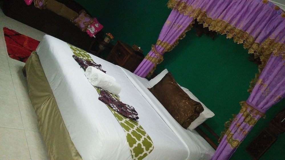Seven Trumpets Guesthouse