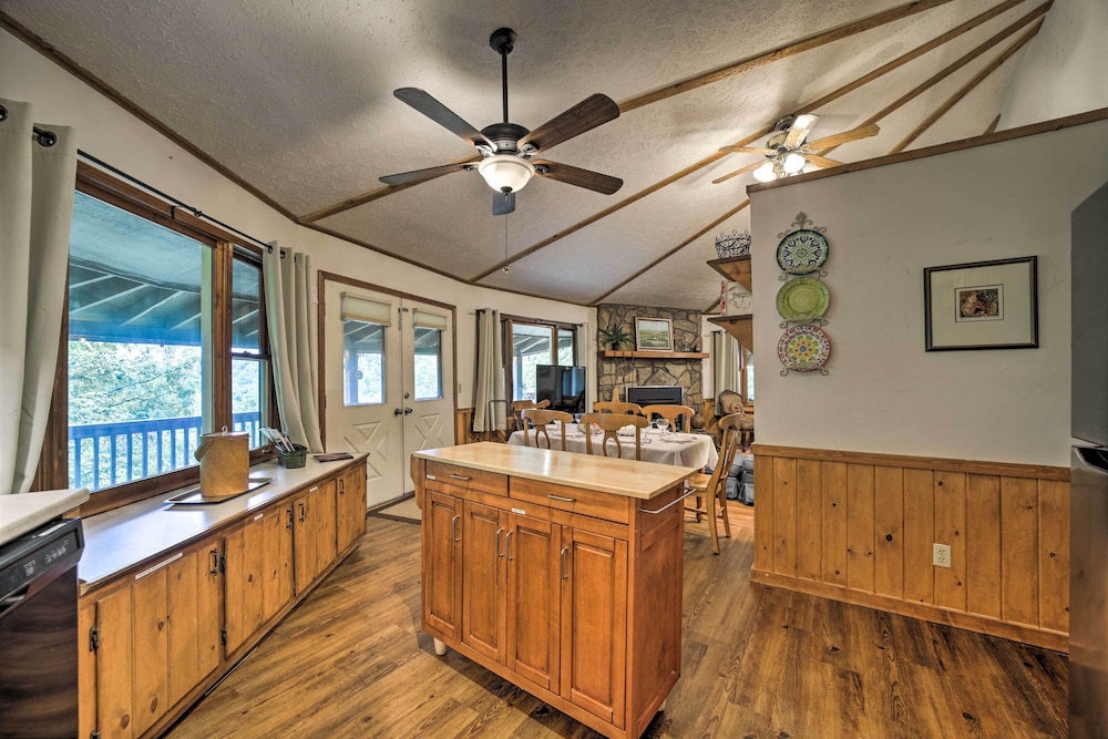 Mountain Resort Home w/ Views, By Sky Valley Golf! view 3