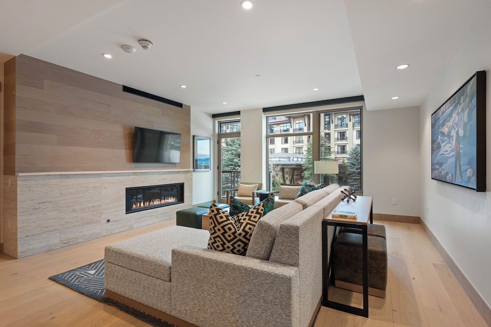 Snowmass Lux Getaway by Snowmass Vacations