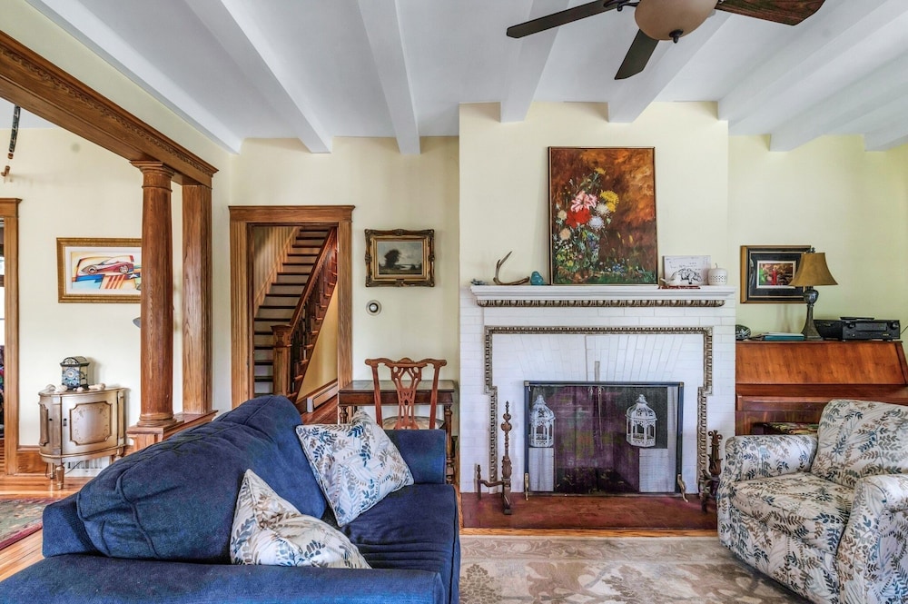 Spacious Victorian Home With Mountain Views And Lots Of Fun Extras!! 5 Bedroom Farmhouse by Redawning - Property Image 44