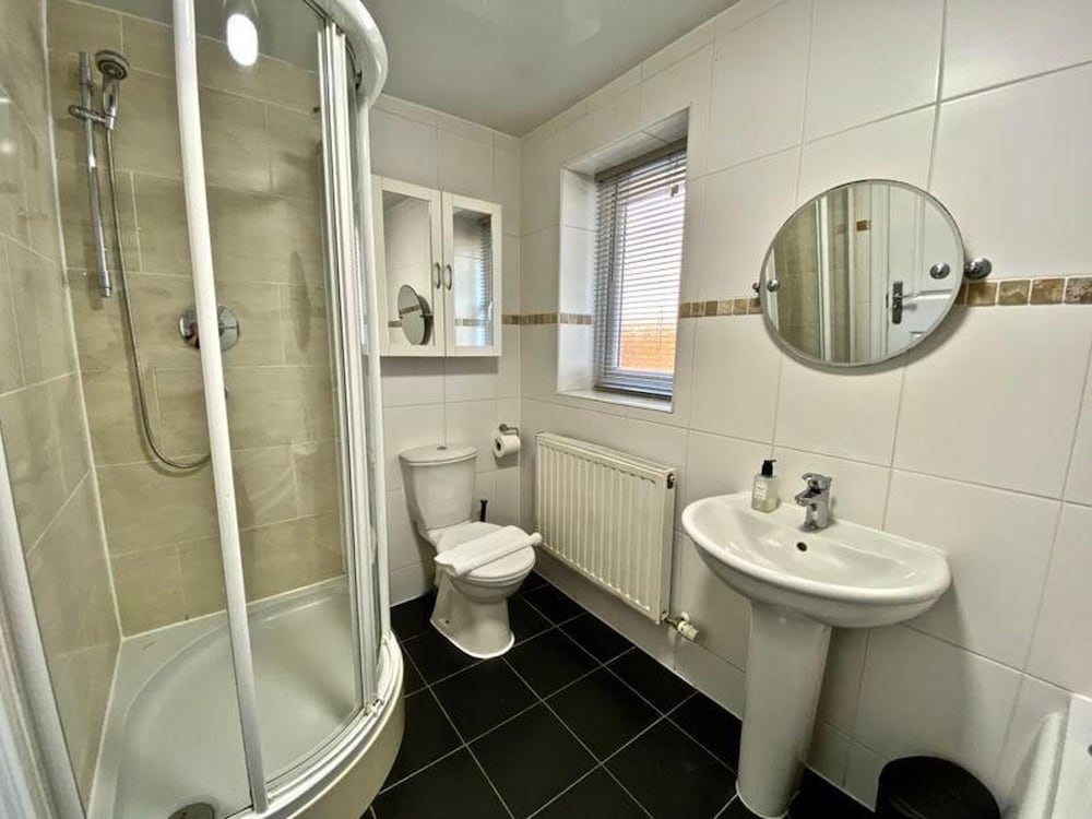 Detached Lakeland Cottage With Private hot tub