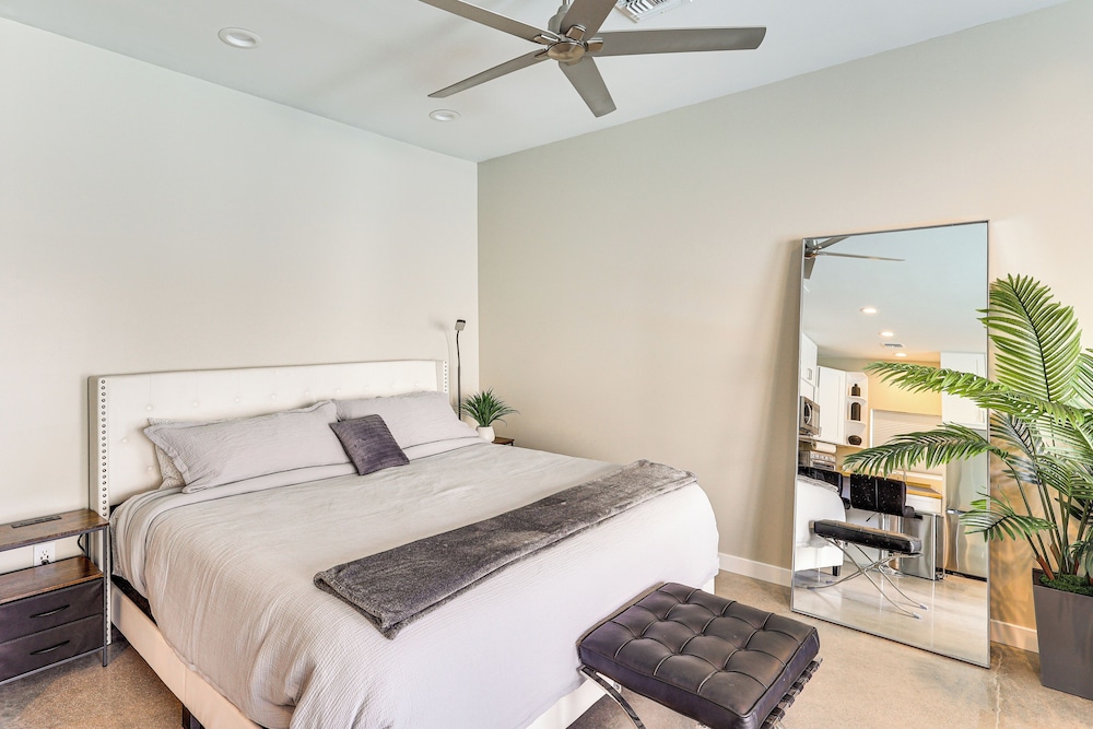 Casita + Chef's Kitchen: Lake Havasu Desert Oasis