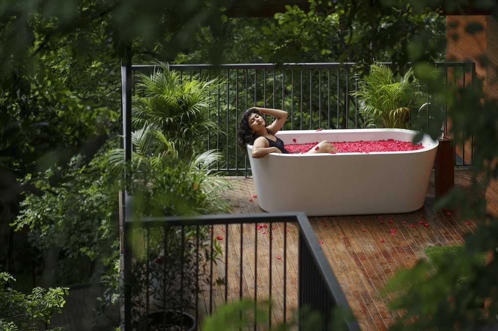 Crystal Kuruva Nature Resort & Spa