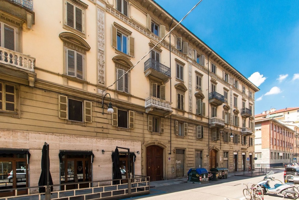 Corso Vittorio & Parco del Valentino Bright Flat view 4
