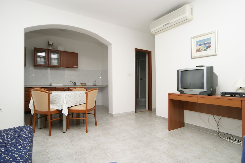 Apartments Pucisca