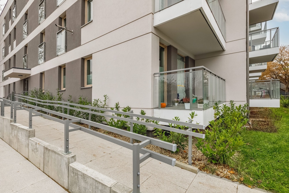 Green Square Apartment by Renters view 3